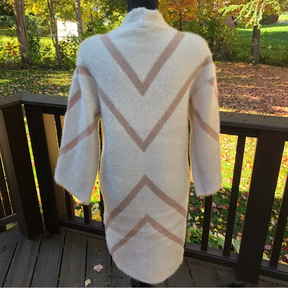 Steve Madden | Long Chevron Sweater π€ - Picture 4 of 11